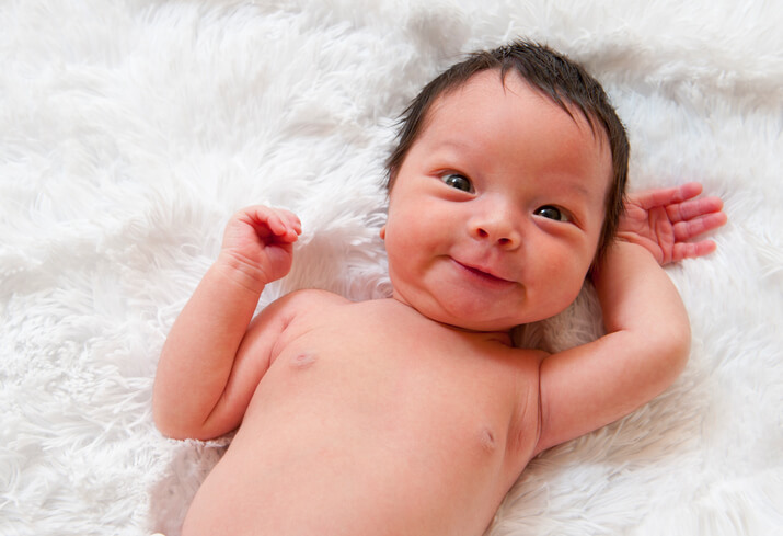 Hævede brystvorter hos nyfødt baby