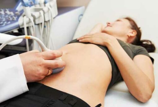 Ultralydscanning af kvinde tidligt i graviditeten
