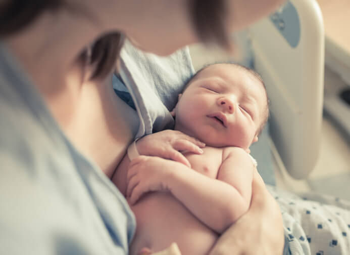 kærlighed ved første blik til nyfødt baby
