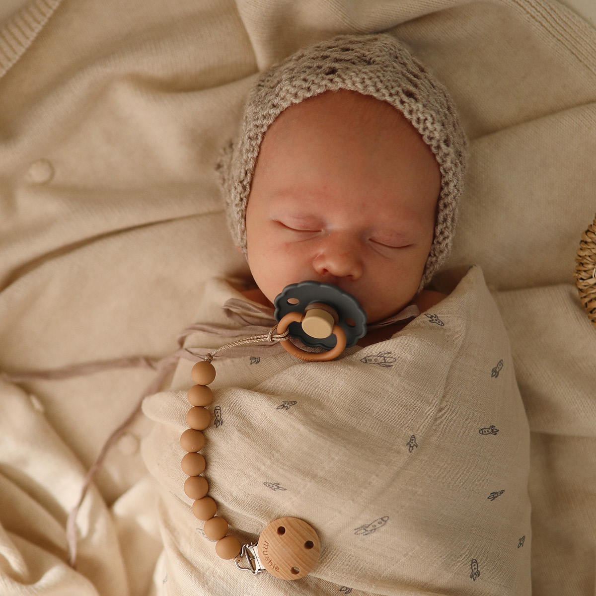 Sindsro tjeneren Bøje Svøbe baby under søvnen, hvad (godt) det kan gøre for din babys søvn